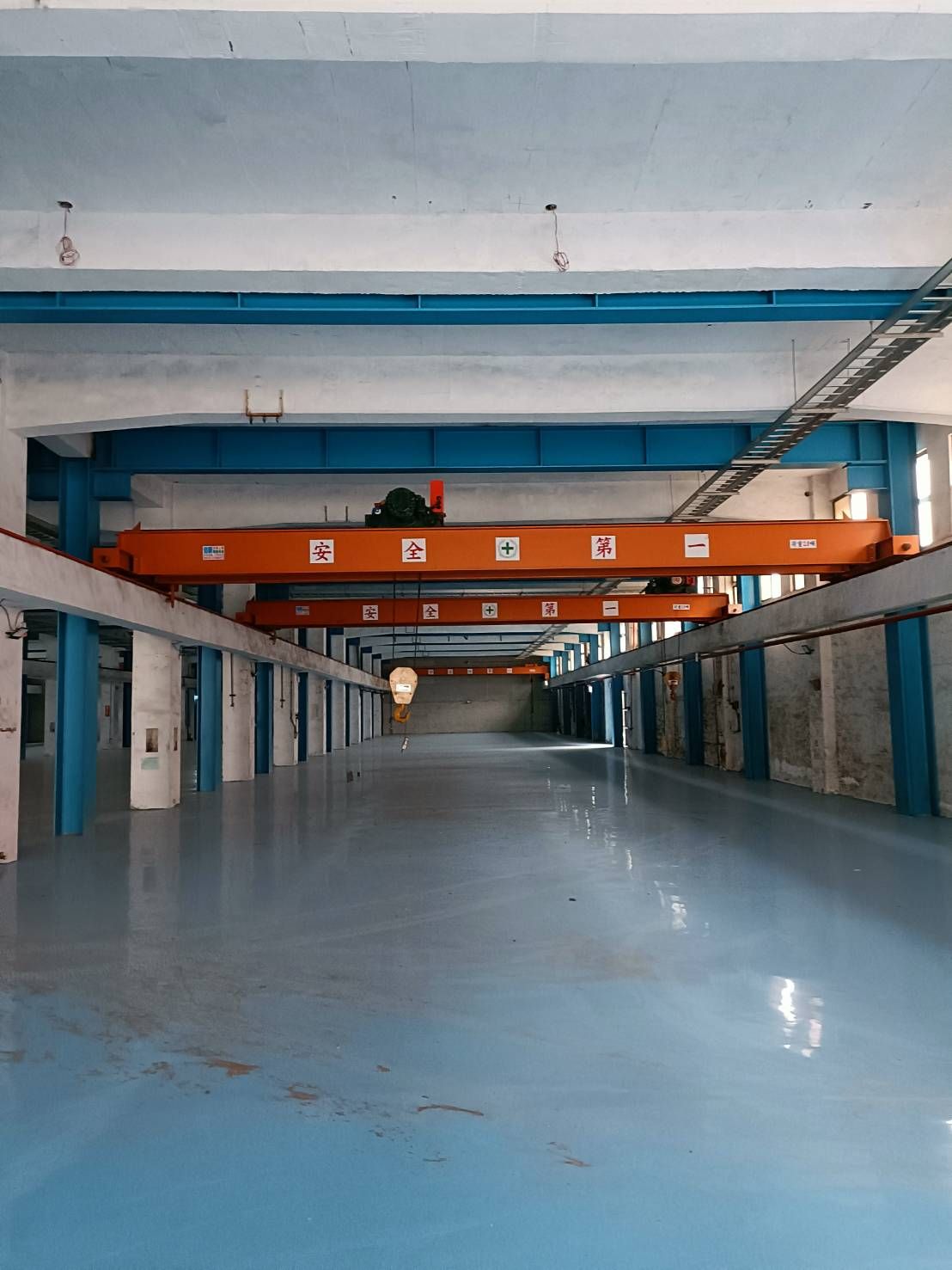 伯新企業天車起重機安裝施工現場